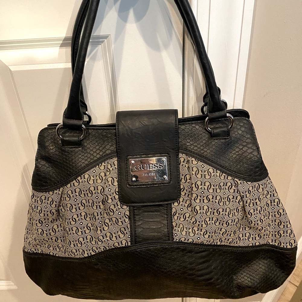 Guess Black w/ Signature Logo Shoulder Bag - Excellent Condition